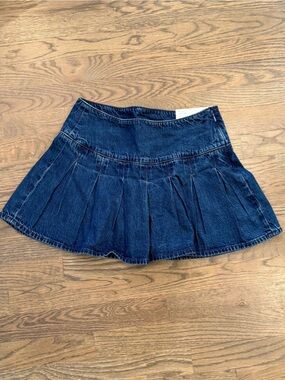 Size 0 American Eagle Dark Blue Denim Ruffle Pleated Skirt with shorts